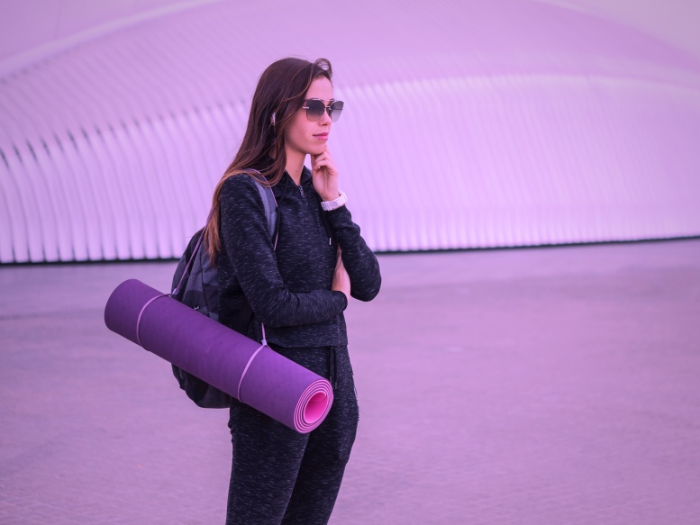 Flughafen-Yoga: Entspannung und Balance vor dem Abflug